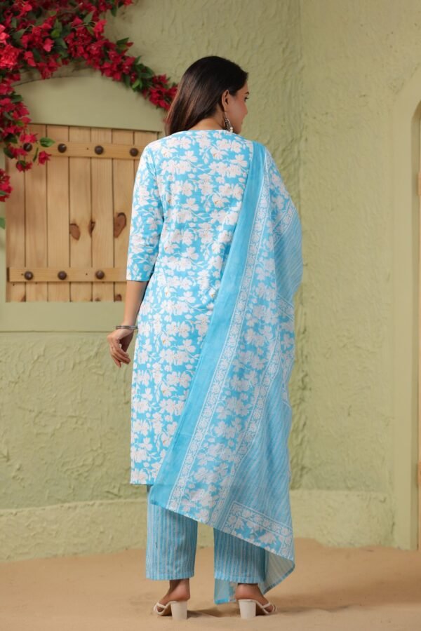 Light Blue Cotton Kurta Set with Floral Embroidery and V Neck - Image 4