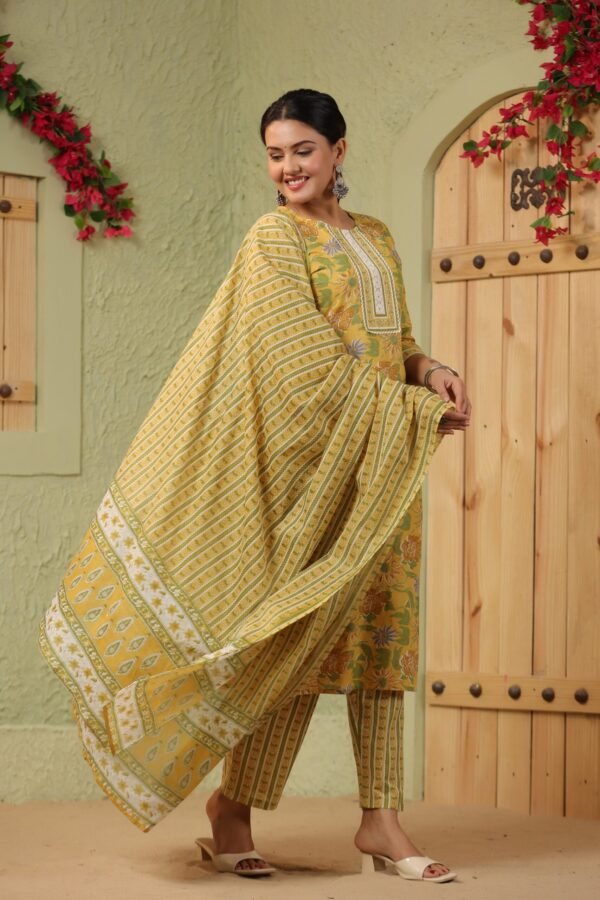 Yellow Cotton Kurta Set with Floral Patterns and Round Neck - Image 5