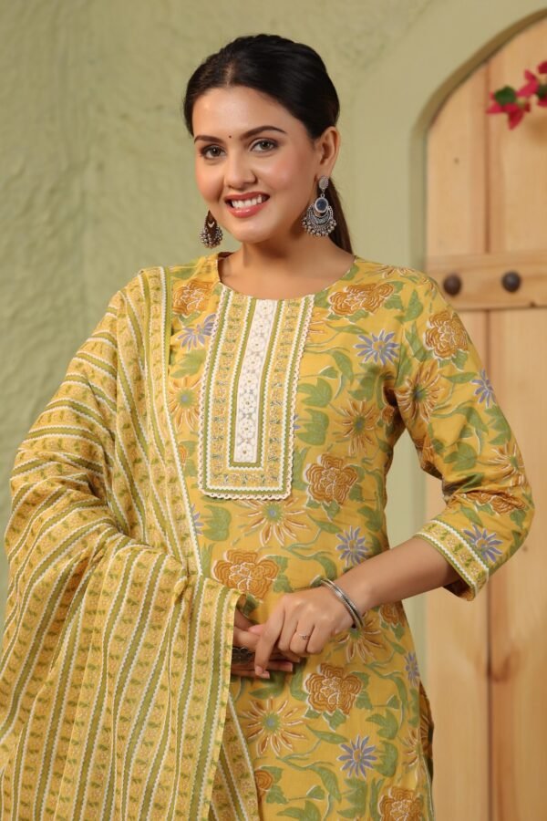 Yellow Cotton Kurta Set with Floral Patterns and Round Neck - Image 7