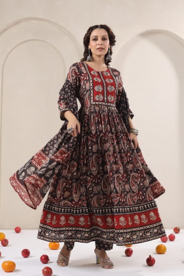 Red and Black Traditional Floral Printed Kurta Set with Round Neck - Image 5