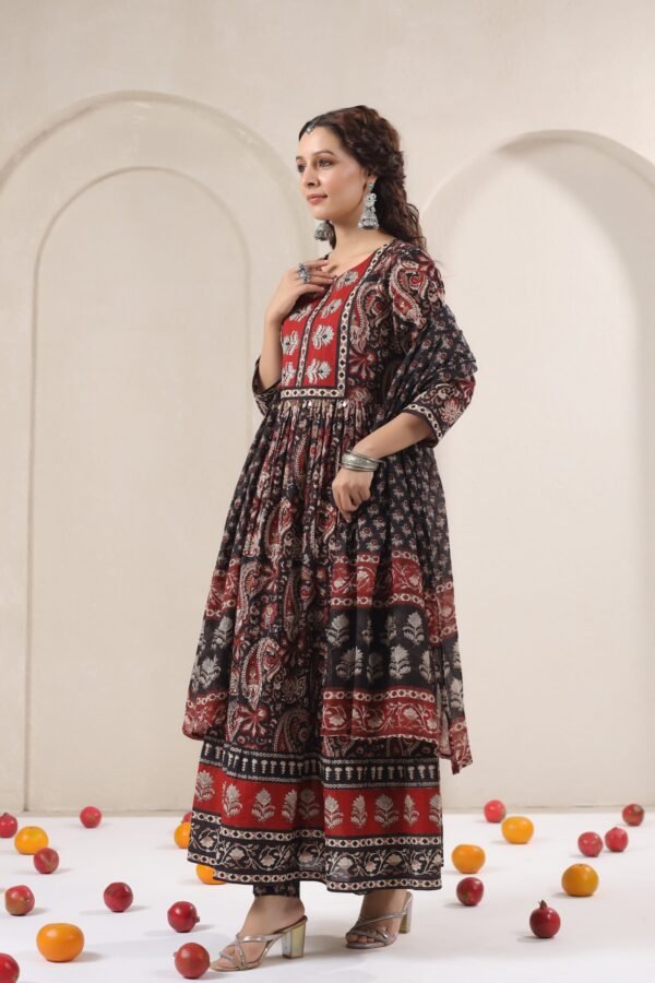Red and Black Traditional Floral Printed Kurta Set with Round Neck - Image 6