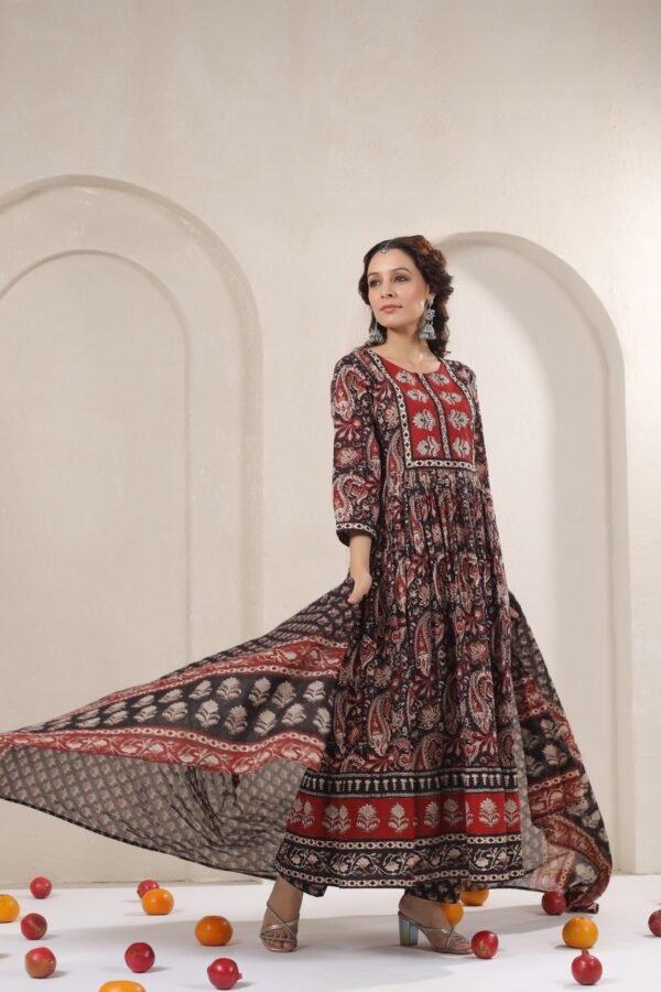 Red and Black Traditional Floral Printed Kurta Set with Round Neck - Image 7