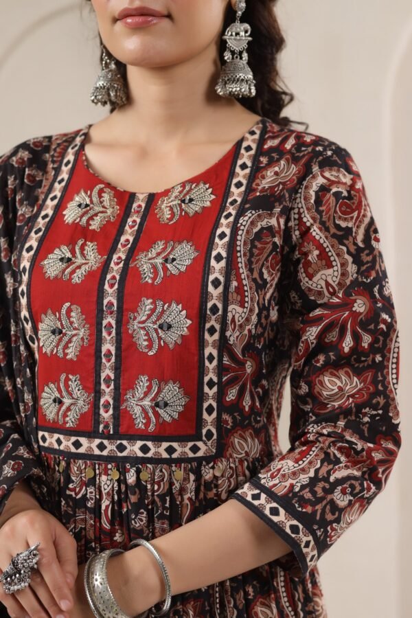 Red and Black Traditional Floral Printed Kurta Set with Round Neck - Image 8