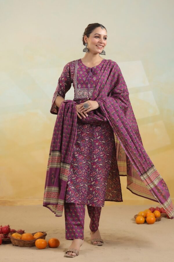 Purple Traditional Floral Printed Kurta Set with Round Neck and Embroidered Sleeves - Image 6