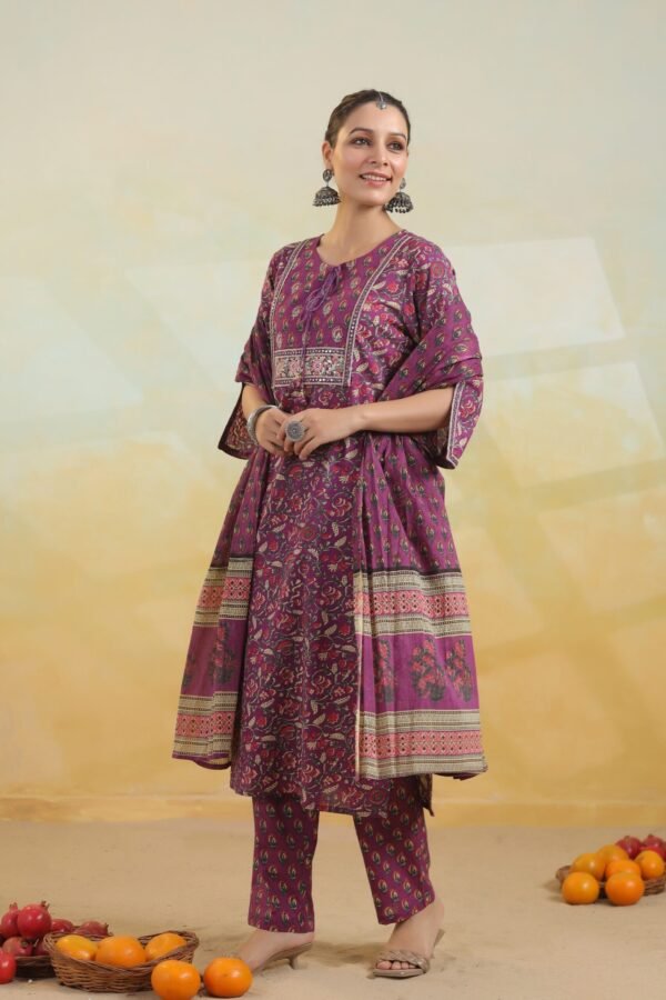 Purple Traditional Floral Printed Kurta Set with Round Neck and Embroidered Sleeves - Image 7