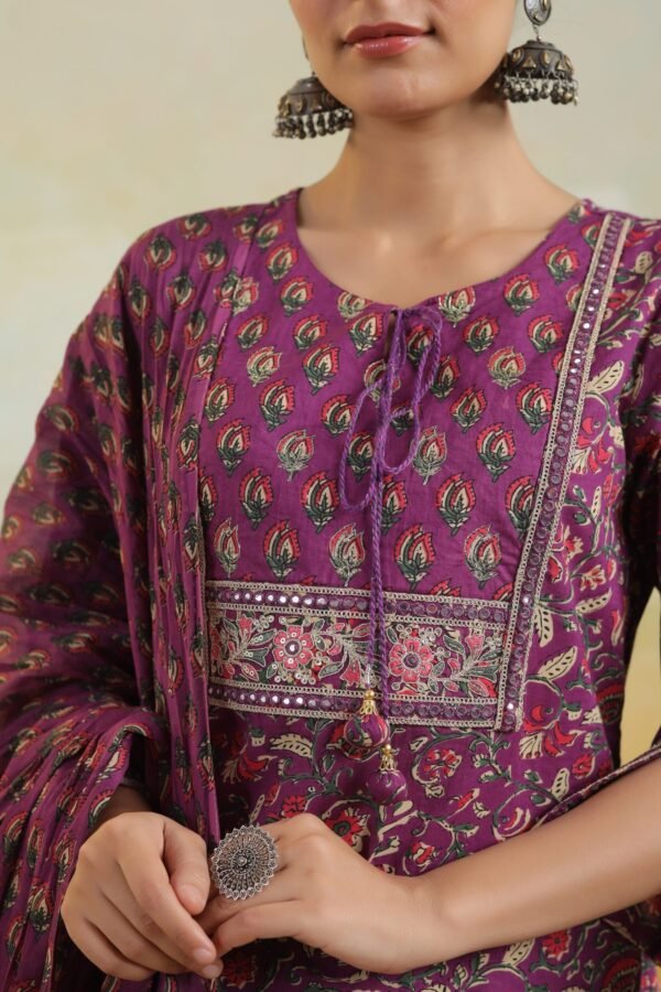 Purple Traditional Floral Printed Kurta Set with Round Neck and Embroidered Sleeves - Image 2
