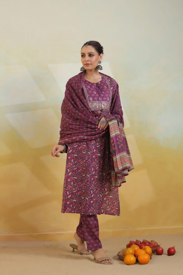 Purple Traditional Floral Printed Kurta Set with Round Neck and Embroidered Sleeves - Image 3