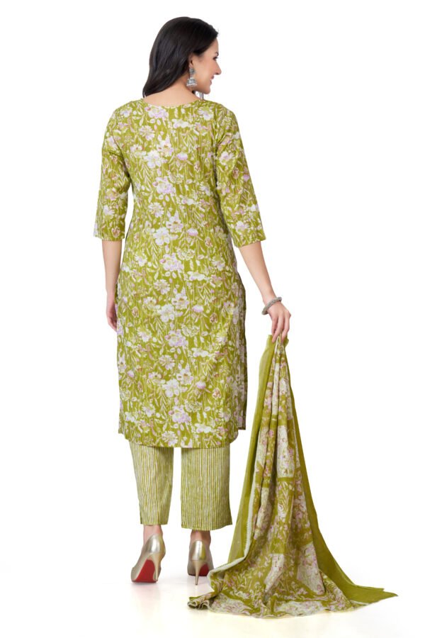 Elegant Green Floral 3 Piece Kurta with Embroidery - Image 2