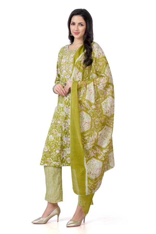 Elegant Green Floral 3 Piece Kurta with Embroidery - Image 6