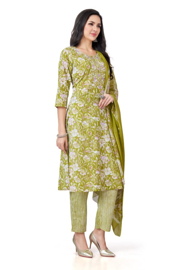 Elegant Green Floral 3 Piece Kurta with Embroidery - Image 5