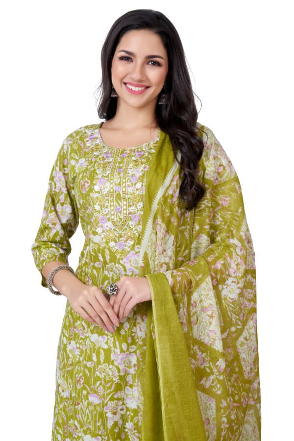 Elegant Green Floral 3 Piece Kurta with Embroidery - Image 3